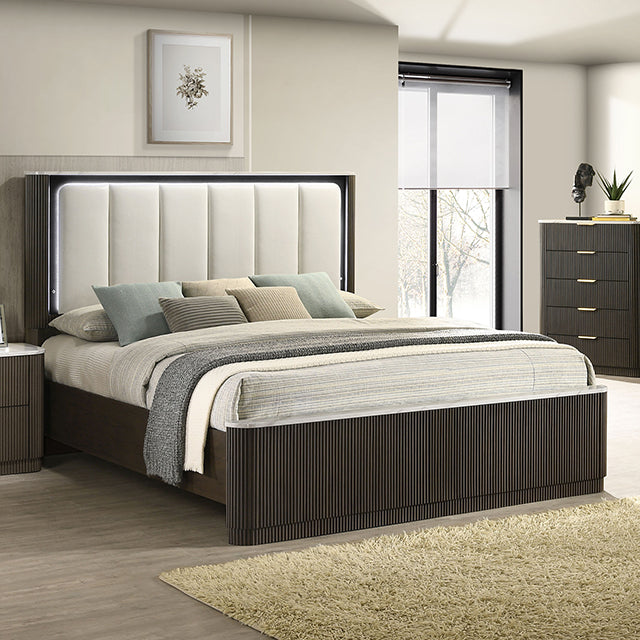 Lantrisant - 5 Pc Queen Bedroom Set w/ Chest